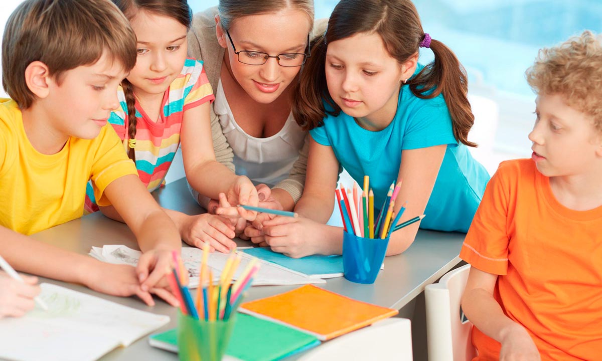 niños estudiando idiomas en vacaciones de verano colegio san pedro